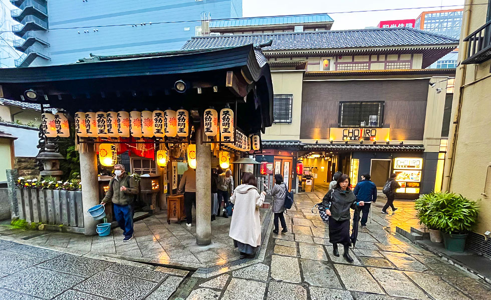 Hozenji Temple & Hozenji Yokocho - Photo 11