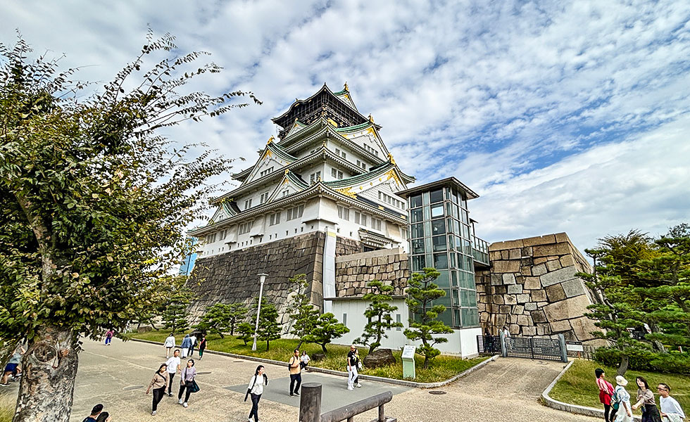 Osaka Castle - Photo 28