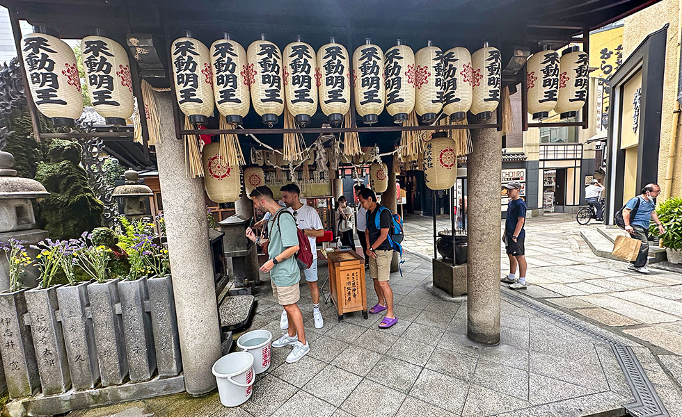 Hozenji Temple & Hozenji Yokocho - Photo 8