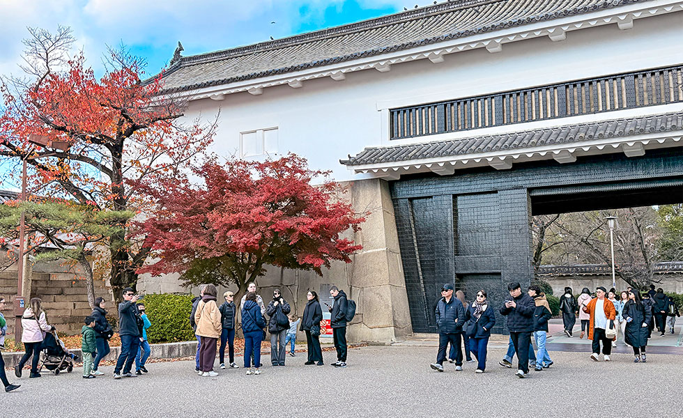 Osaka Castle - Photo 2