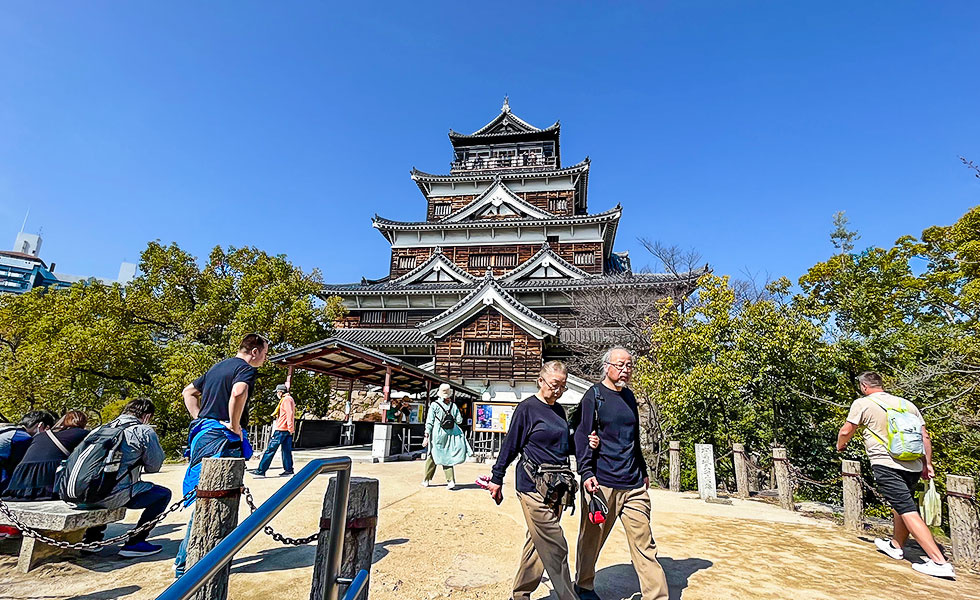 Hiroshima Castle - Photo 2