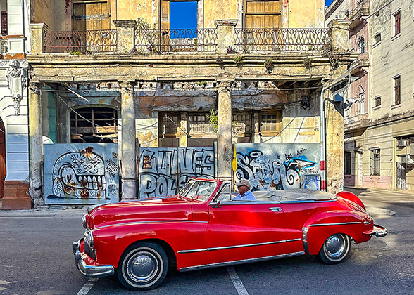 Havana: Dilapidated Houses