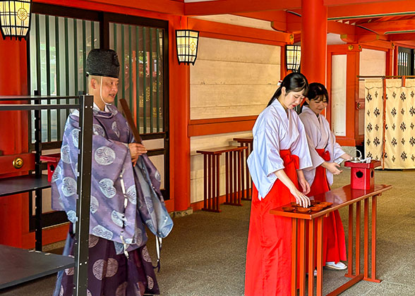Ikuta Jinja Shrine - Photo 14