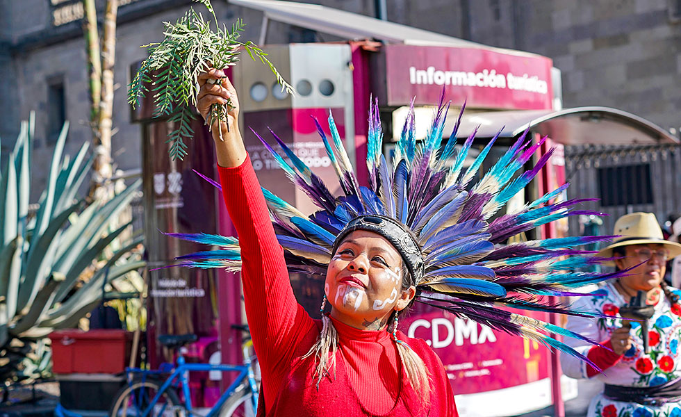 Buskers & Performance on Zocalo Square - Photo 10