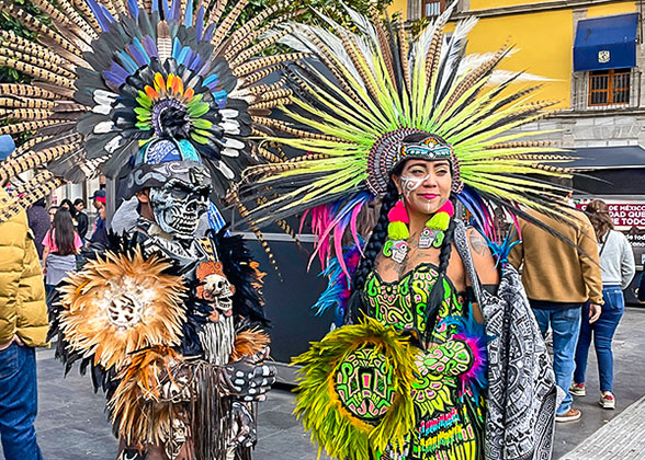 Buskers & Performance on Zocalo Square