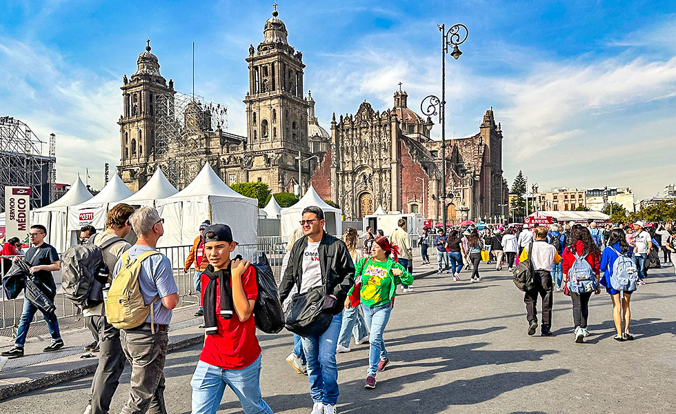 Zocalo Square in Mexico City - Photo 2