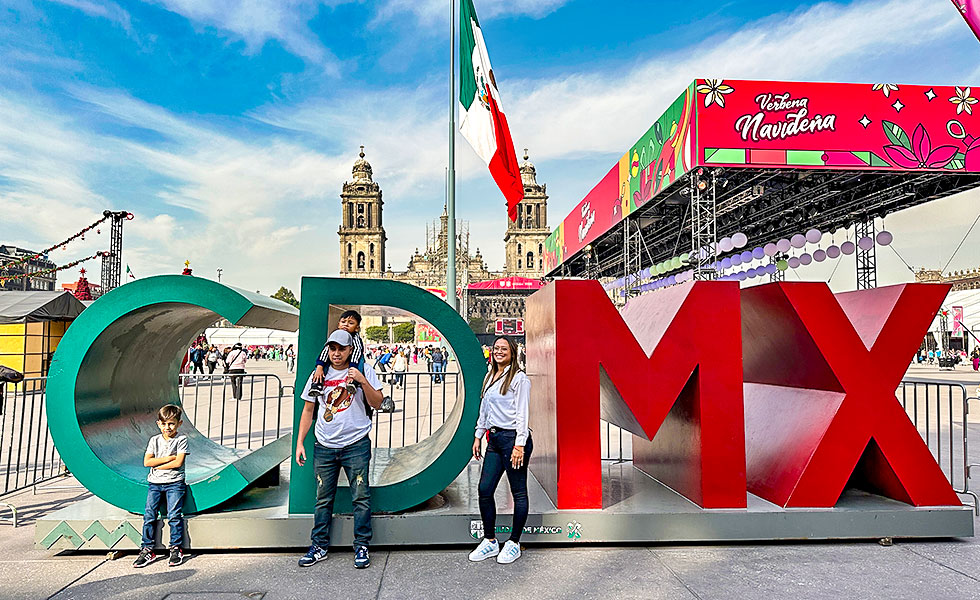 Zocalo Square in Mexico City - Photo 1