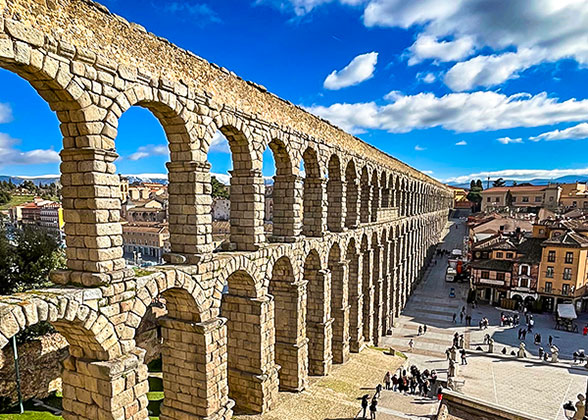 Segovia: Old Town & Aqueduct
