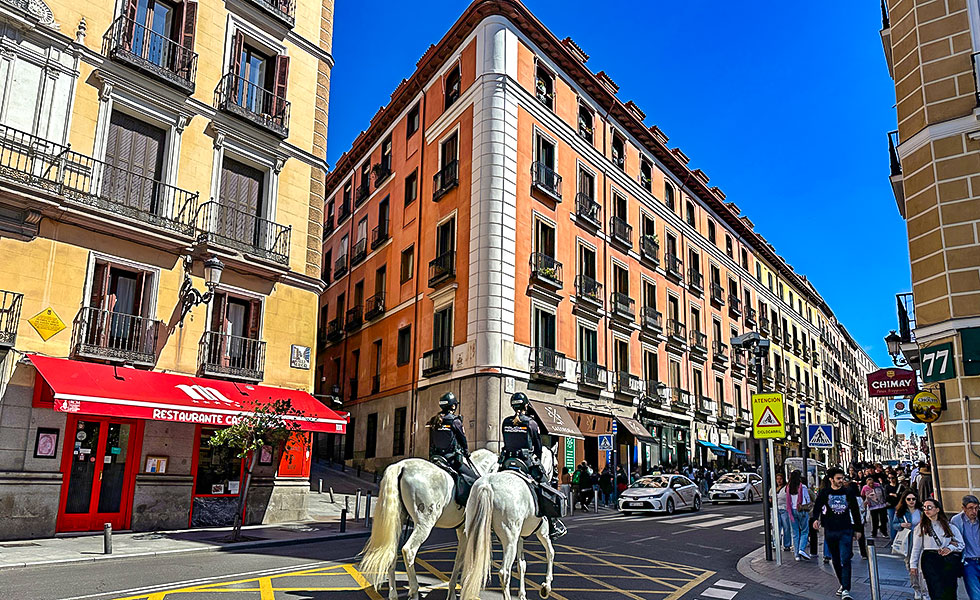 Plaza de la Villa, Madrid - Photo 9