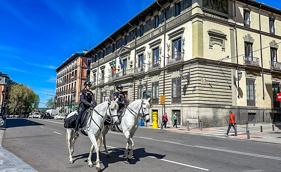 Plaza de la Villa, Madrid - Photo 7
