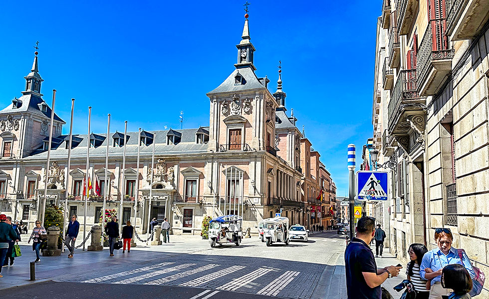 Plaza de la Villa, Madrid - Photo 5