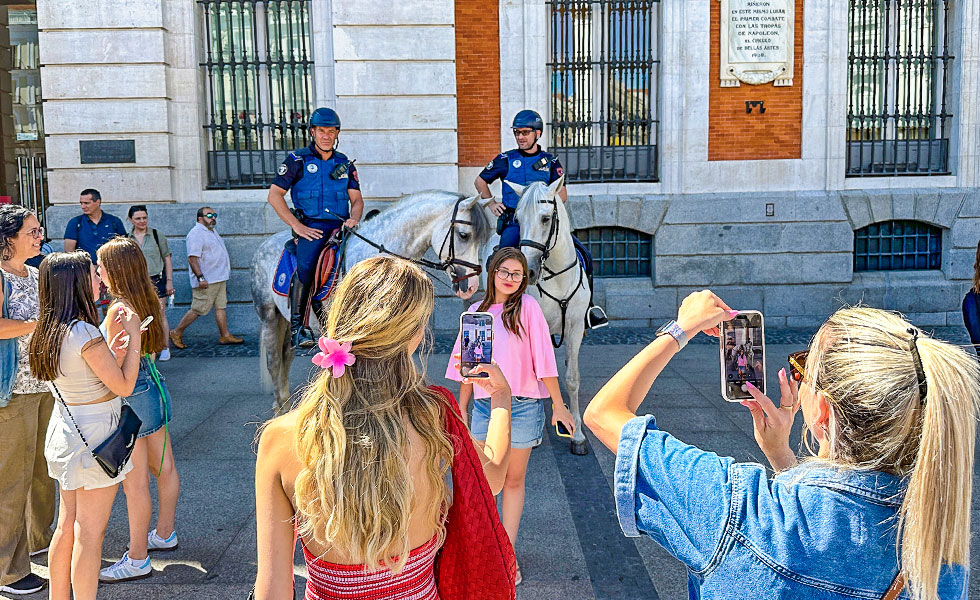 Puerta del Sol, Madrid - Photo 12