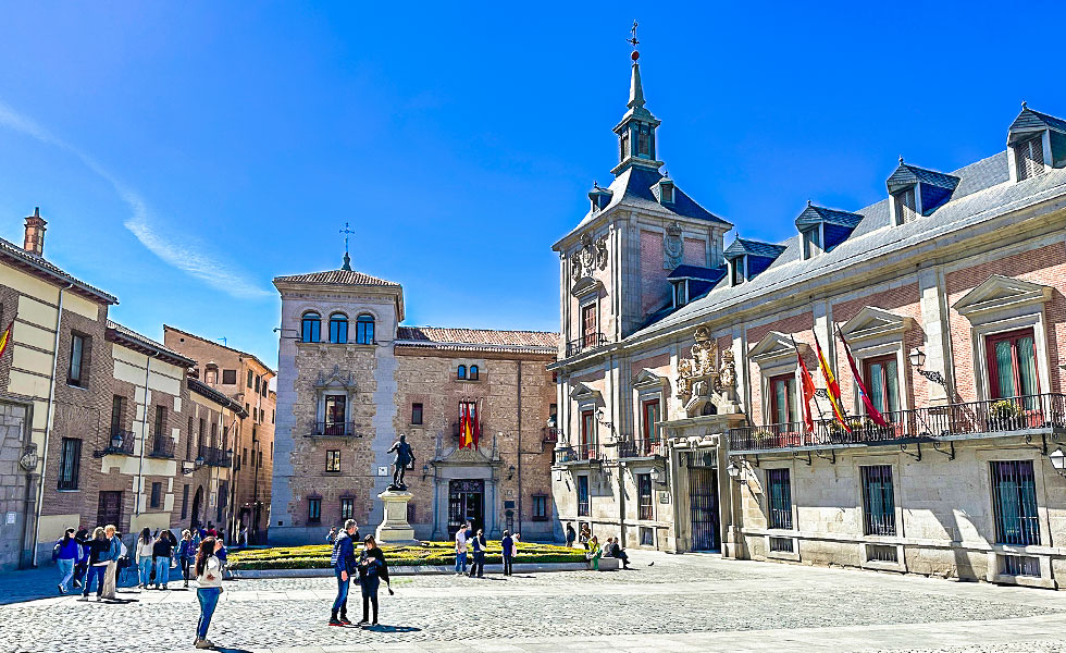 Plaza de la Villa, Madrid - Photo 1