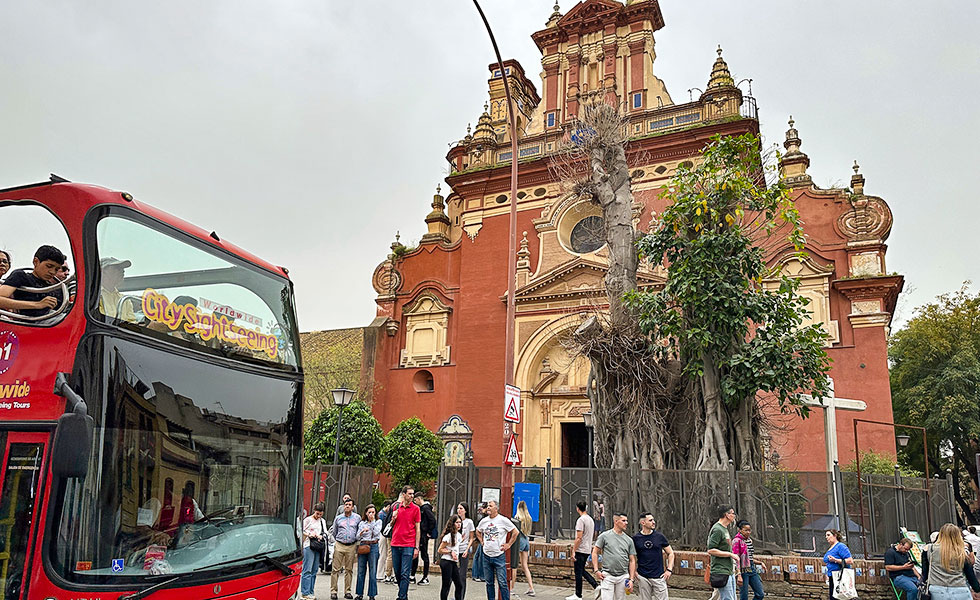 Iglesia Colegial del Divino Salvador, Seville - Photo 2