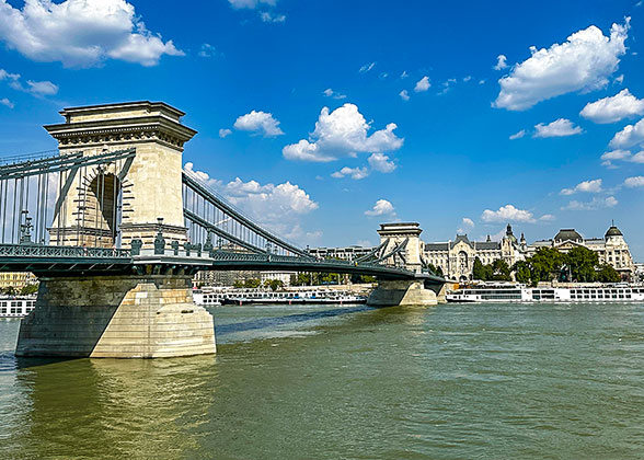 Széchenyi Chain Bridge, Budapest