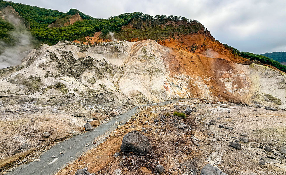 Noboribetsu Hell Valley, Hokkaido - Photo 17
