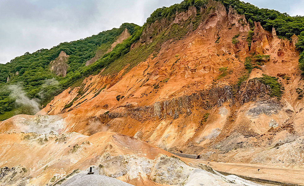 Noboribetsu Hell Valley, Hokkaido - Photo 3