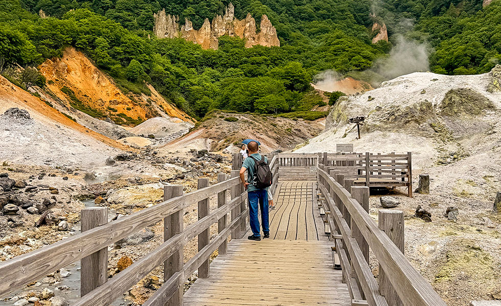 Noboribetsu Hell Valley, Hokkaido - Photo 14