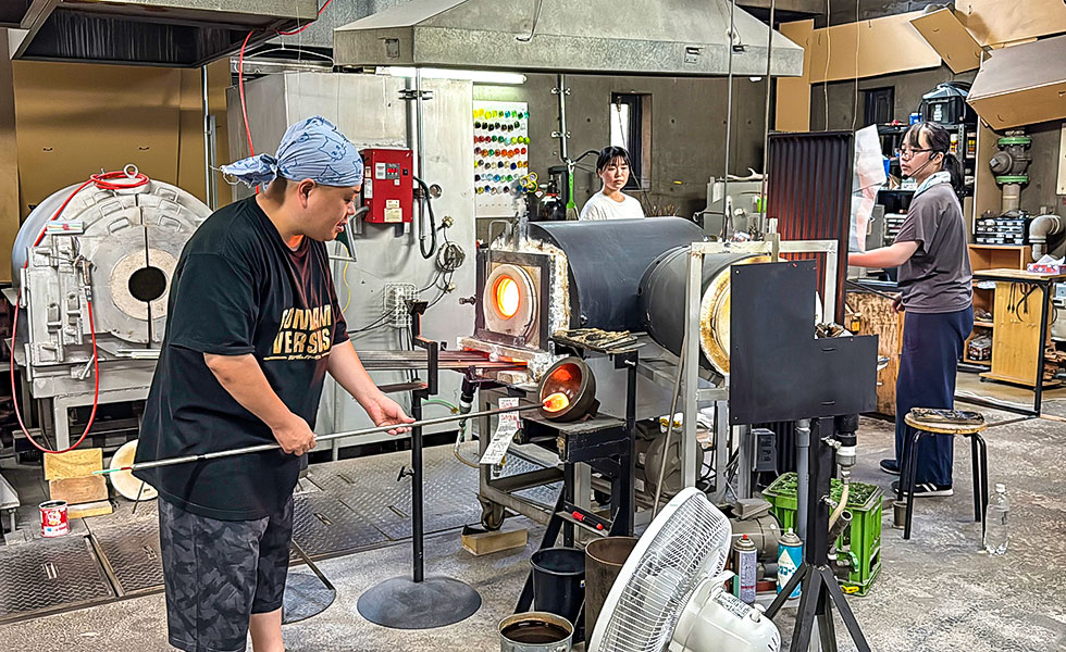 Experience Making Glass Product - Photo 5