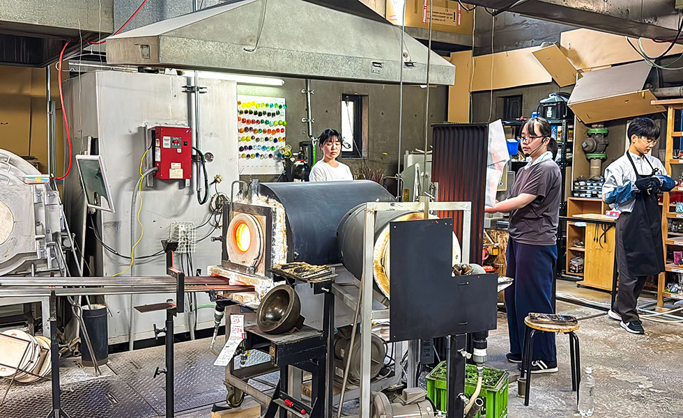 Experience Making Glass Product - Photo 3