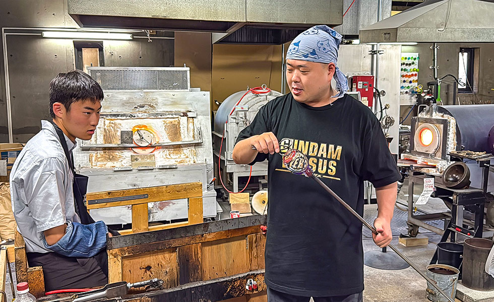 Experience Making Glass Product - Photo 8