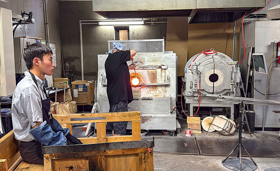 Experience Making Glass Product - Photo 2