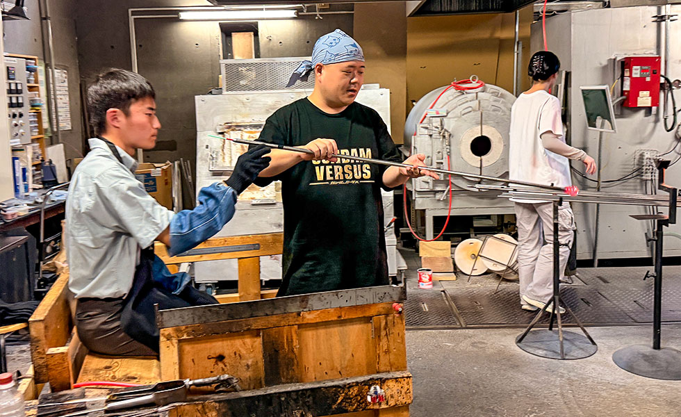 Experience Making Glass Product - Photo 1