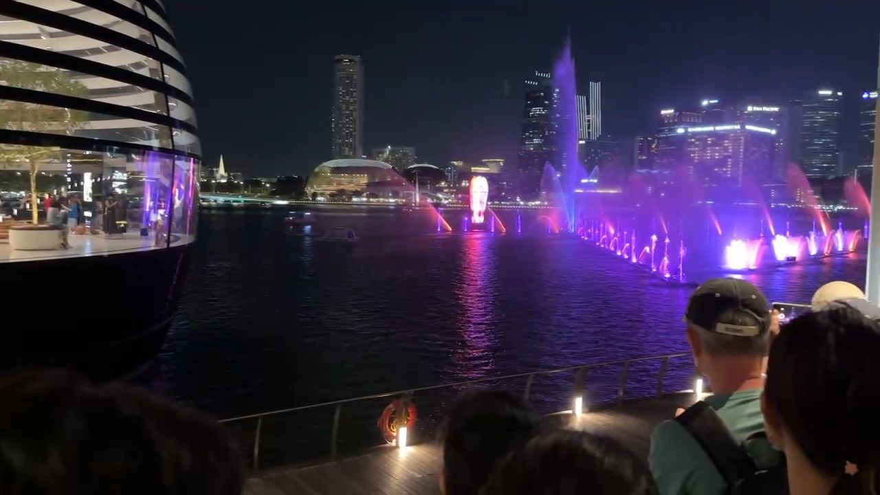 Music Fountain by Apple Store