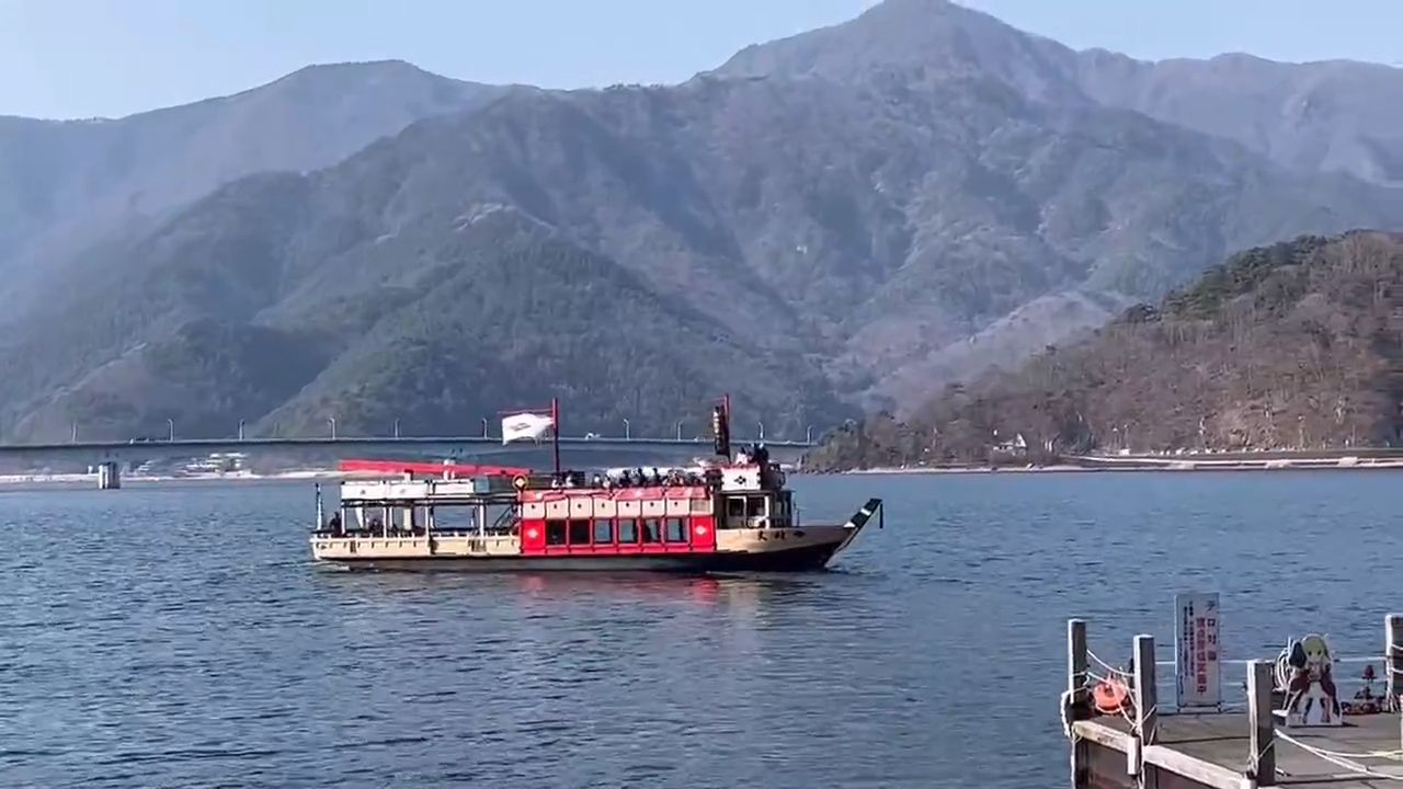 Lake Kawaguchi Cruise: Setting Sail