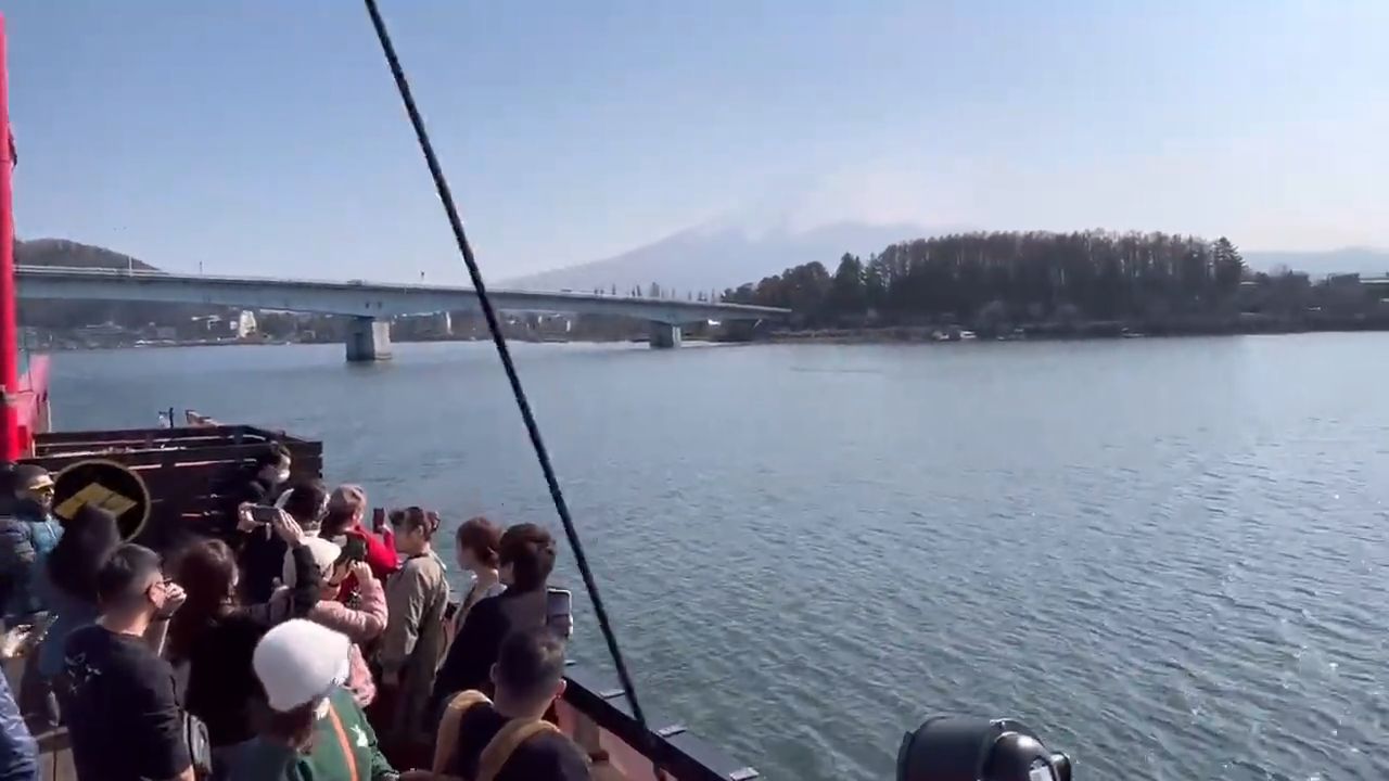 Cruise on Lake Kawaguchi