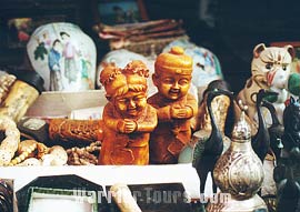 The greeting clay puppets, Shuyuan Gate, Xian, China