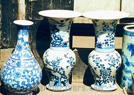 Porcelain vases, Ancient Ming and Qing Streets, Pingyao, Shanxi