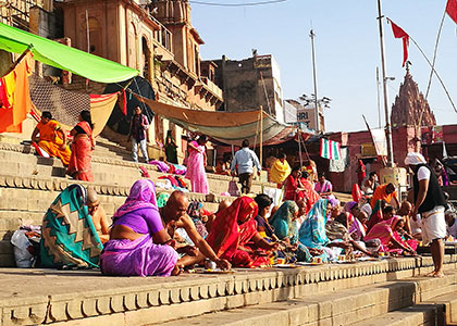 Pray at Harishchandra Ghat