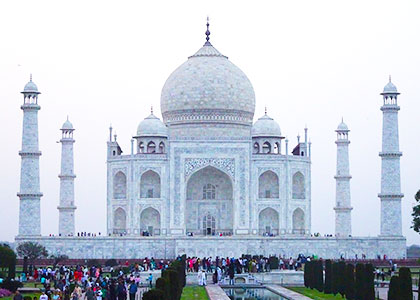 Witness the Grandeur of Taj Mahal