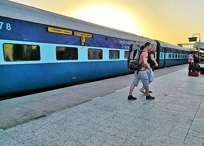 Delhi to Agra Train