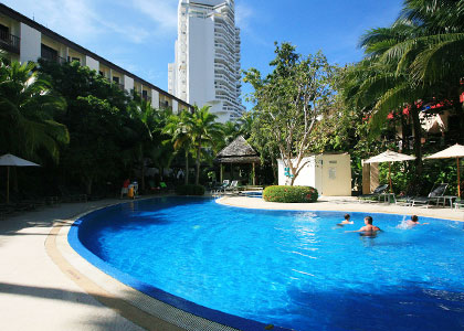 Great Hotel with Excellent Pool, Agra