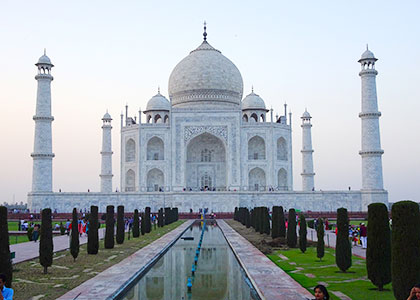 See Spectacular Taj in Early Morning
