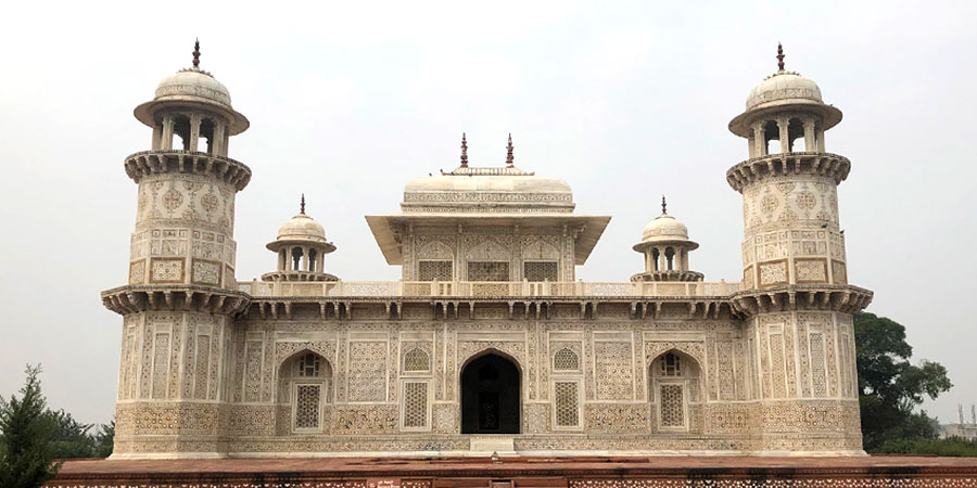 10 Best Places to Visit in Agra - Popular Tourist Attractions