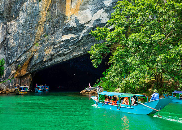 Kayangan Lake