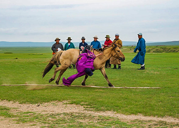 Mongolia horse race
