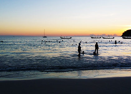 Relax with Silent Sunset in Mumbai Beach