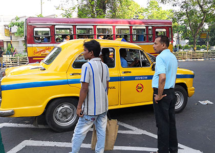 People are Hailing a Taxi, Agra