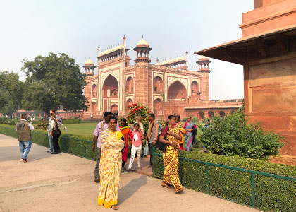 Stroll in Taj Mahal