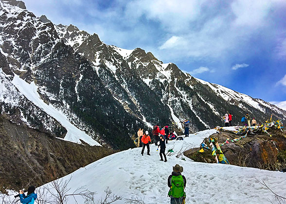 Hiking to Gokyo Valley