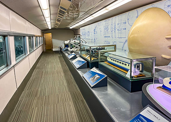 Exhibitions inside a train