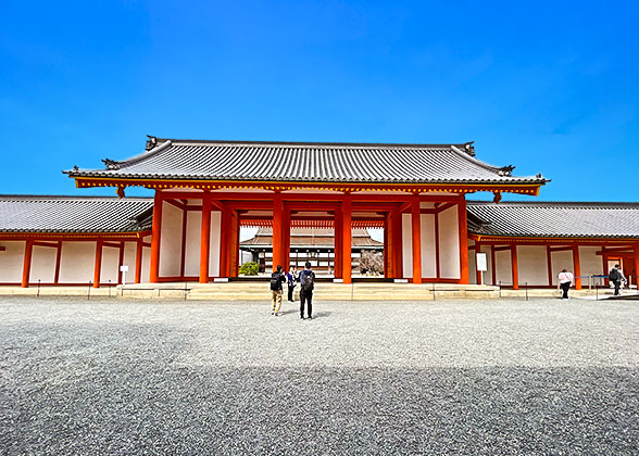 The grand Jomeimon gate before Shishinden hall