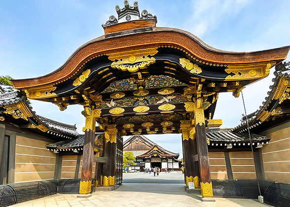 Entrance of Nijo Castle and the main palace inside