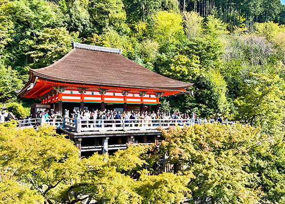 Autumn in Kiyomizu-dera Temple