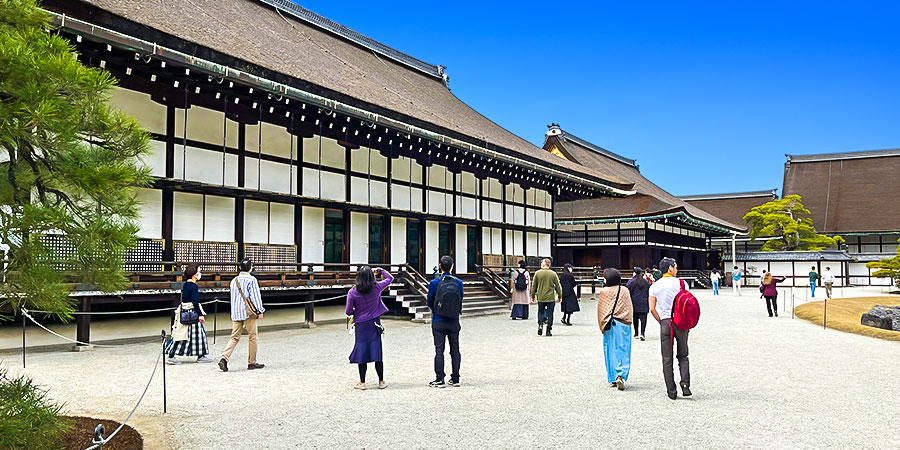 kogosho court room (front) and the library (back)