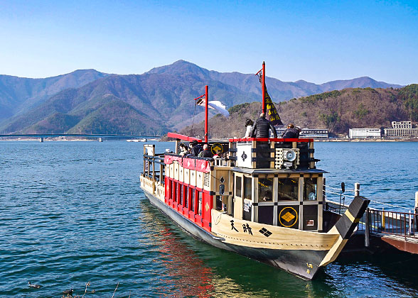 Lake Kawaguchi Cruise